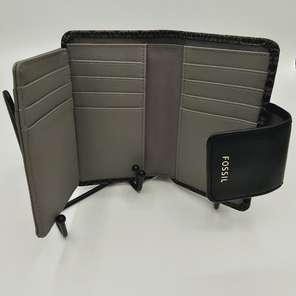 NWOT Fossil F Monogram Snap Wallet Black, Tan, and Gray Geometric Pattern - Picture 6 of 7